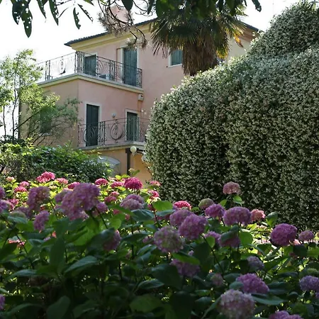 Guest house La Fenice Locazione Turistica *